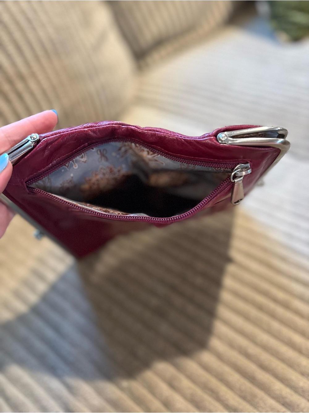 HOBO Leather Kiss-Lock Wallet in Burgundy - Picture 7 of 7